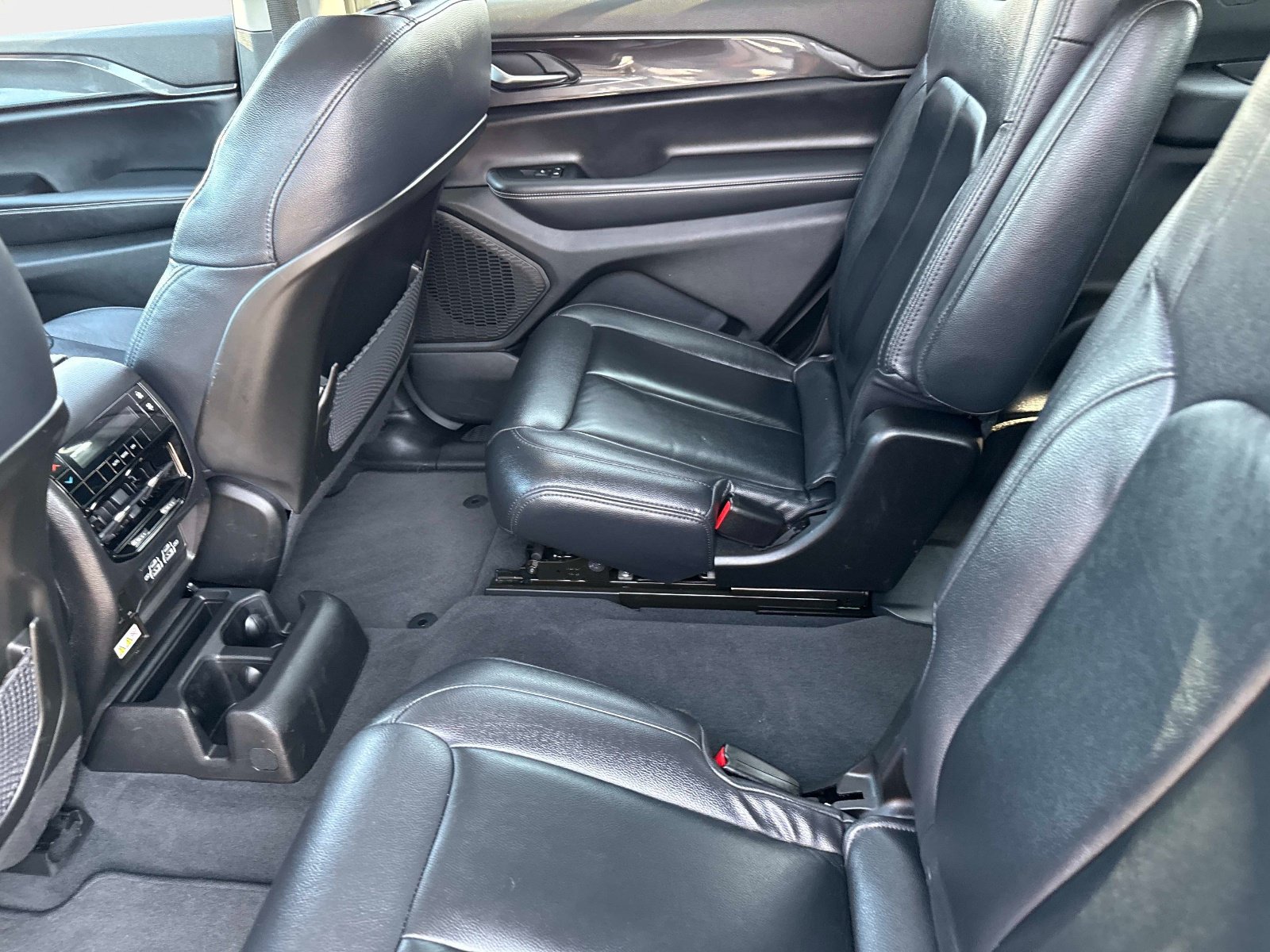 Certified 2023 Jeep Grand Cherokee L Laredo w/ Luxury Tech Group I AWD/4WD image 14
