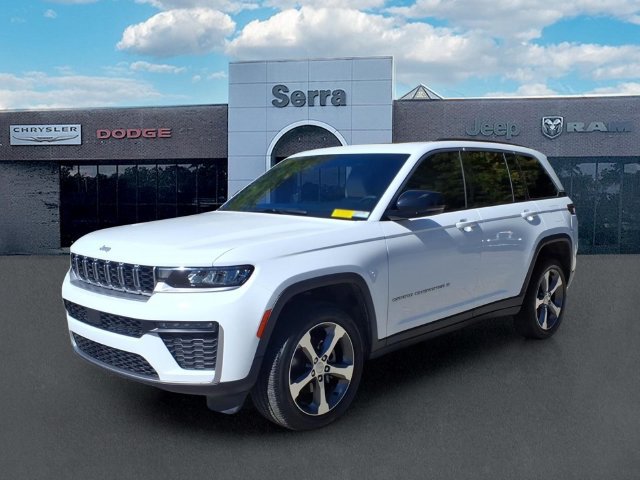 Used 2026 Jeep Grand Cherokee Limited AWD/4WD image 3