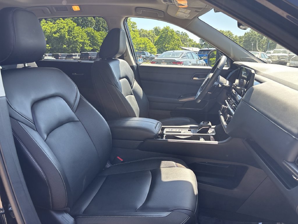 Certified 2025 Nissan Pathfinder SL w/ SL Premium Package FWD image 23