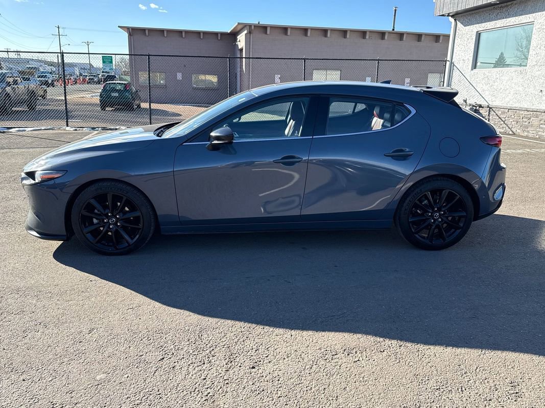 Used 2021 MAZDA MAZDA3 Hatchback w/Premium Plus Pkg image 4