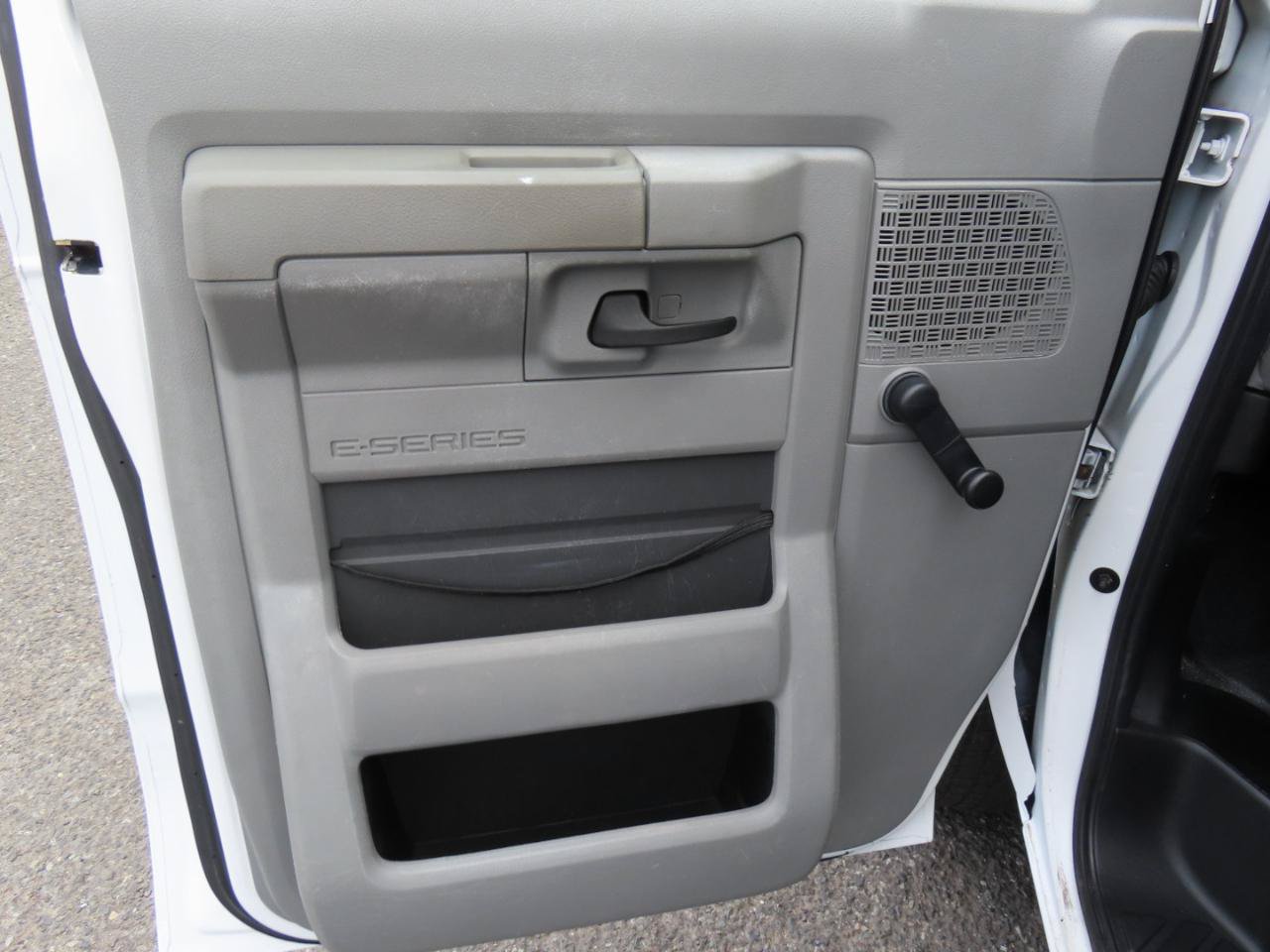 Used 2014 Ford E-150 and Econoline 150 RWD image 10