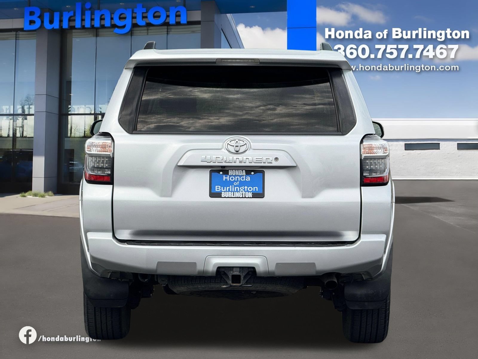 Used 2019 Toyota 4Runner SR5 AWD/4WD image 5
