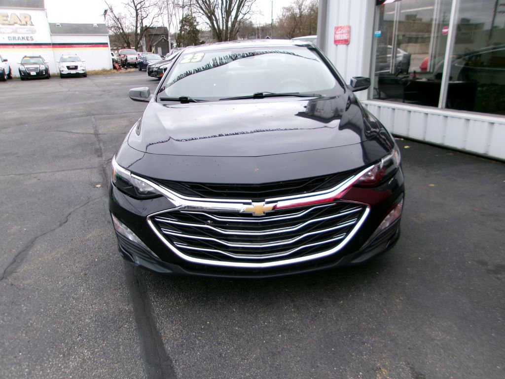 Used 2023 Chevrolet Malibu LT image 2