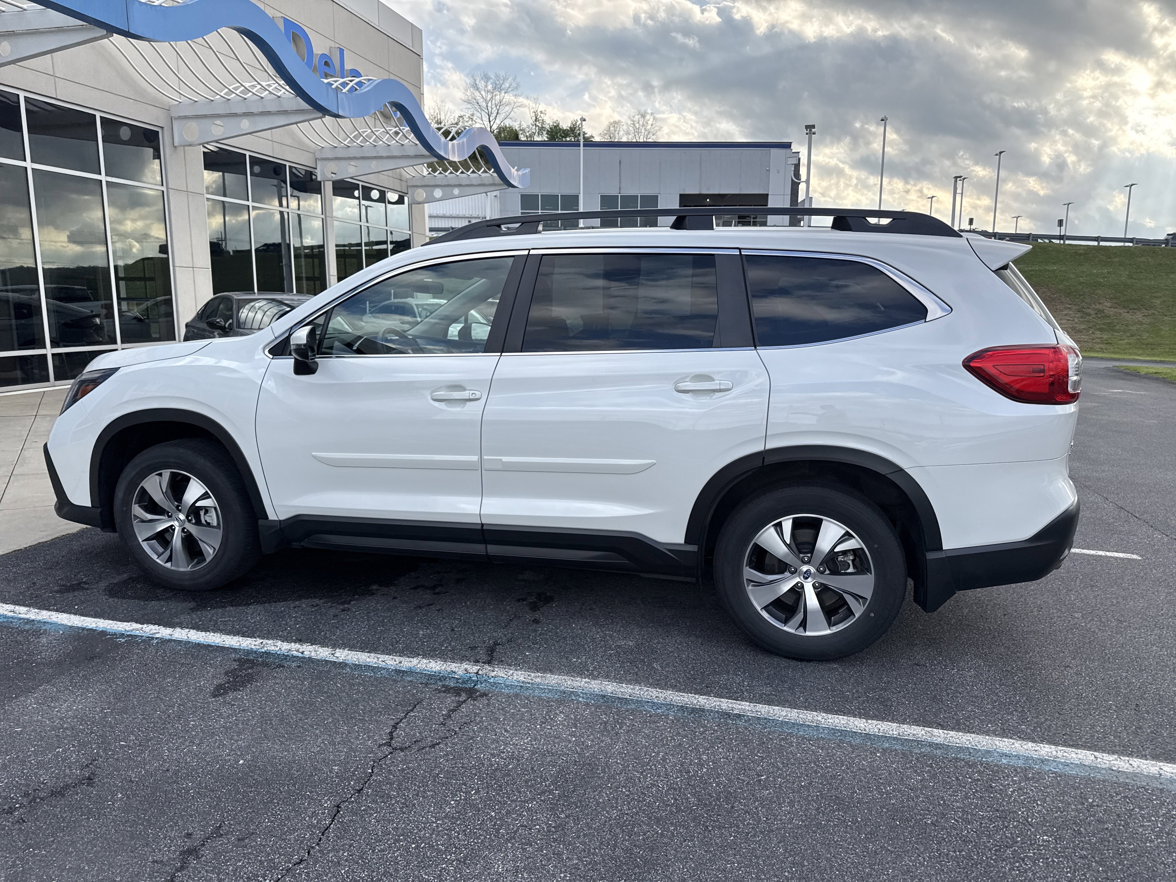 Used 2023 Subaru Ascent Premium AWD/4WD image 4