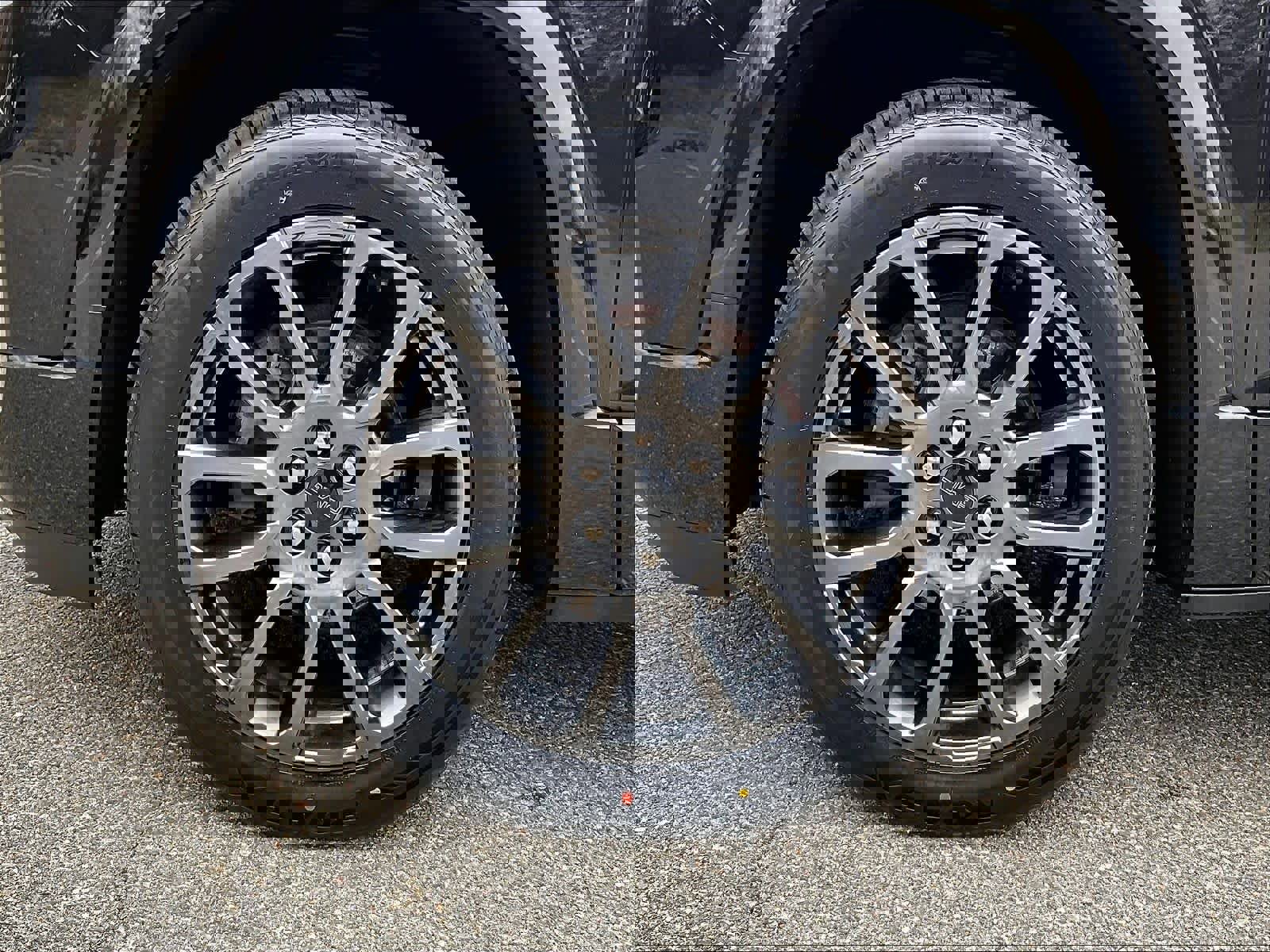 Used 2023 GMC Acadia Denali w/ Black Diamond Edition image 7