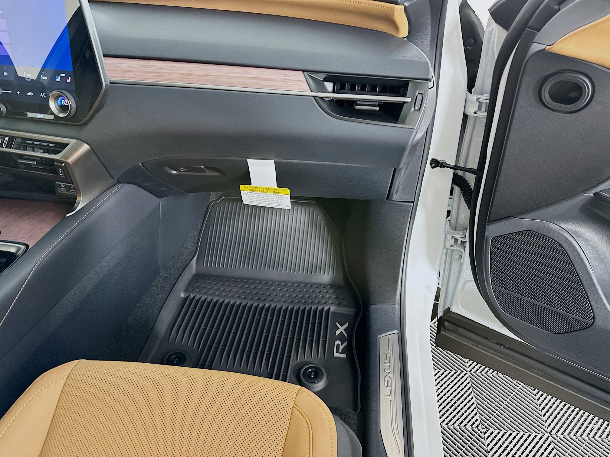 New 2026 Lexus RX 450h AWD image 33