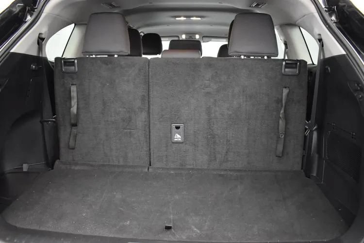 Used 2025 Toyota Highlander LE FWD image 17