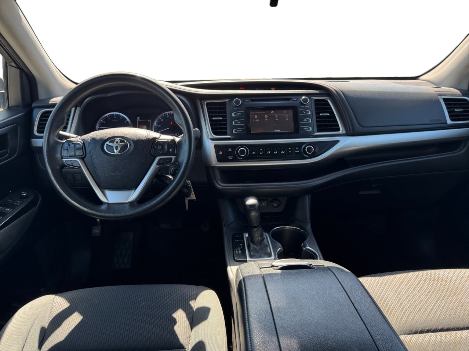 Used 2018 Toyota Highlander LE FWD image 12