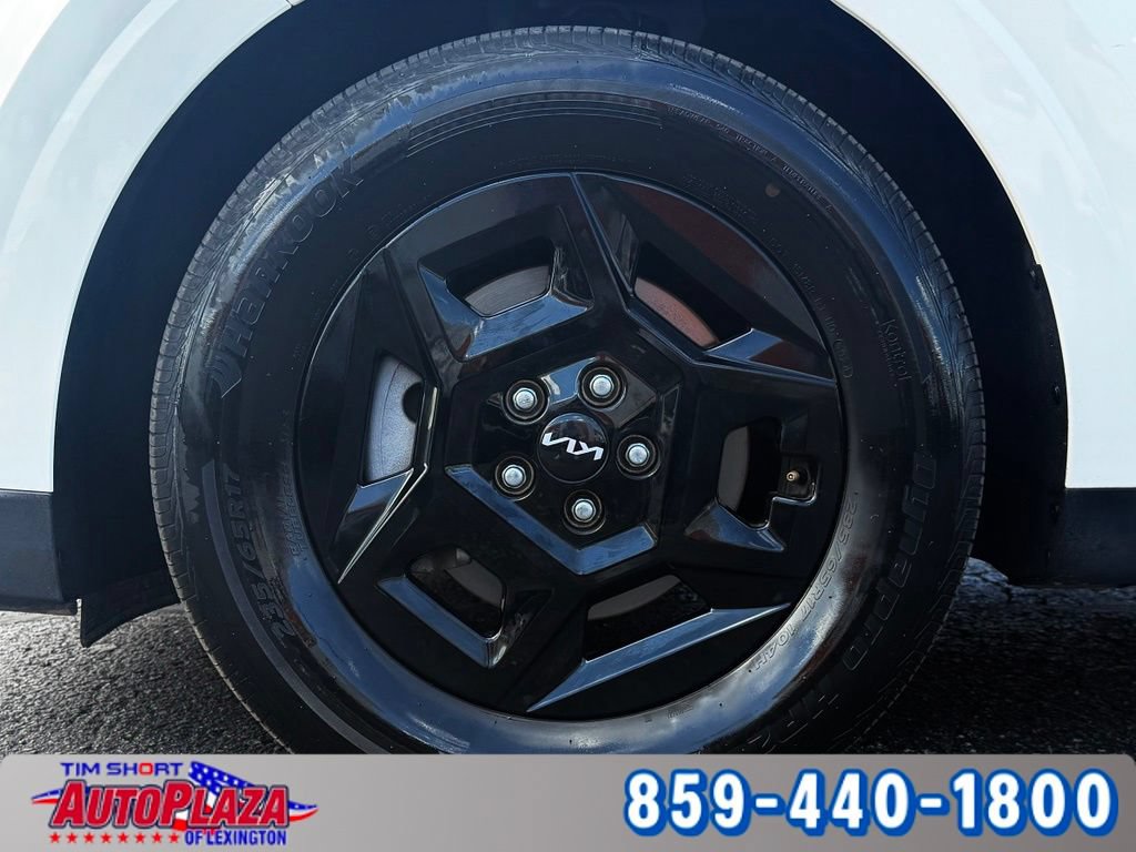 Used 2025 Kia Carnival FWD image 6