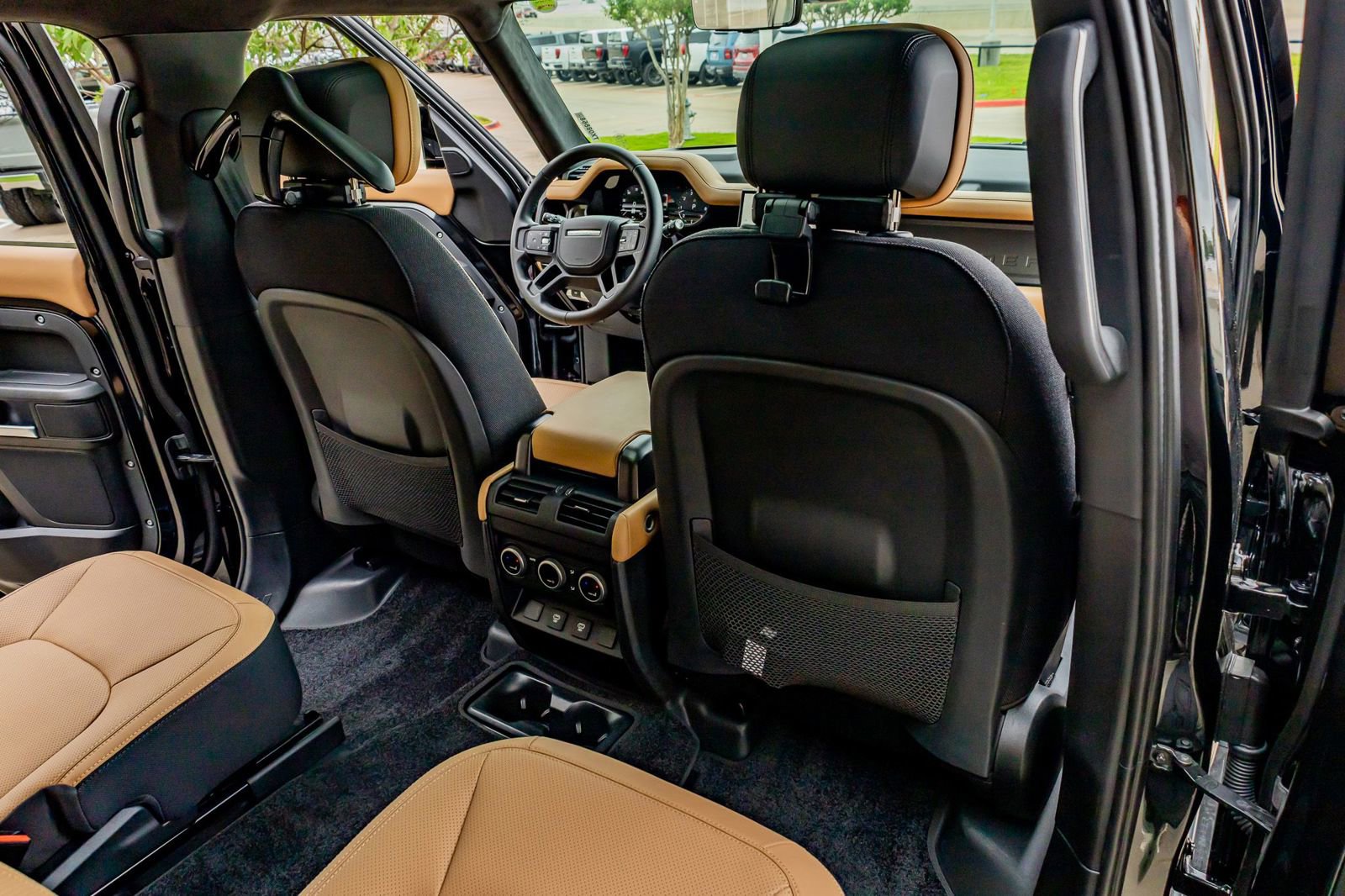 Used 2025 Land Rover Defender 130 V8 image 32