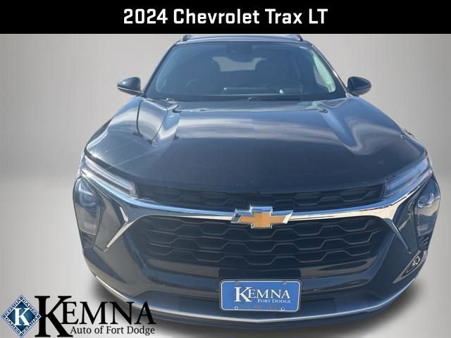 Used 2024 Chevrolet Trax LT w/ Driver Confidence Package image 2