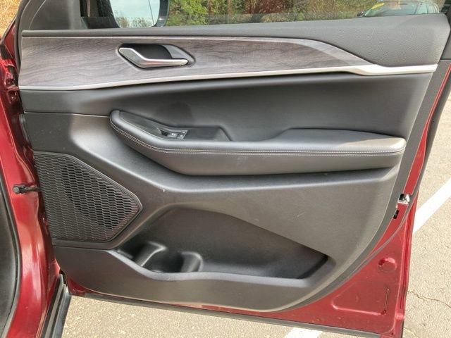 Used 2025 Jeep Grand Cherokee L Limited w/ Black Appearance Package AWD/4WD image 36