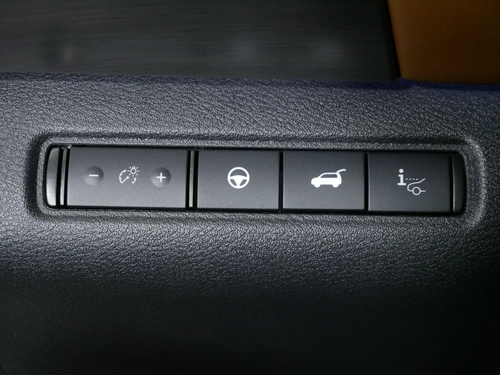 Used 2025 Nissan Pathfinder Platinum w/ Cargo Package AWD/4WD image 24