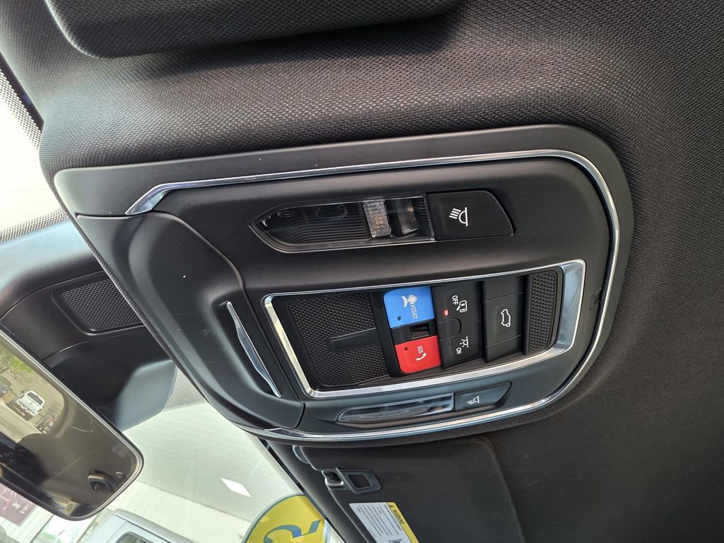 Used 2025 Jeep Grand Cherokee Altitude image 28