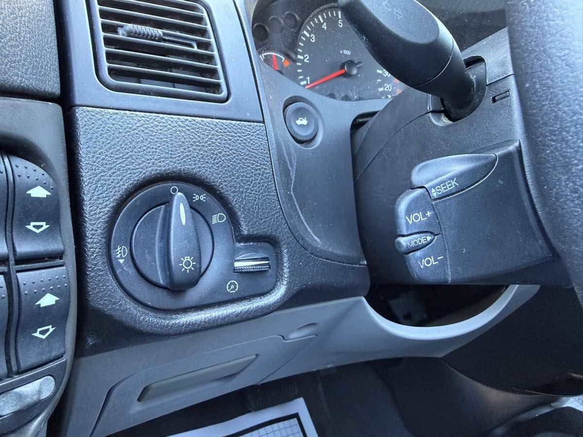 Used 2006 Ford Focus SES FWD image 21