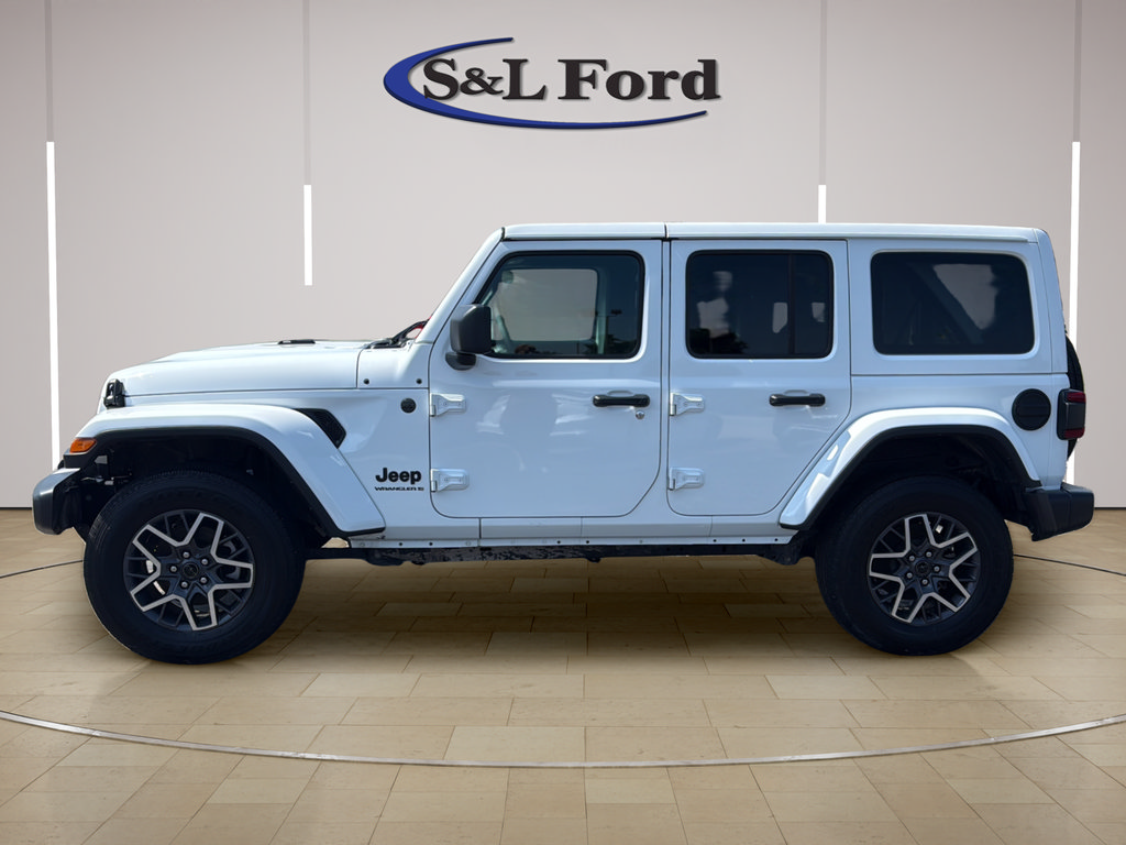 Used 2025 Jeep Wrangler Unlimited Sahara AWD/4WD image 3