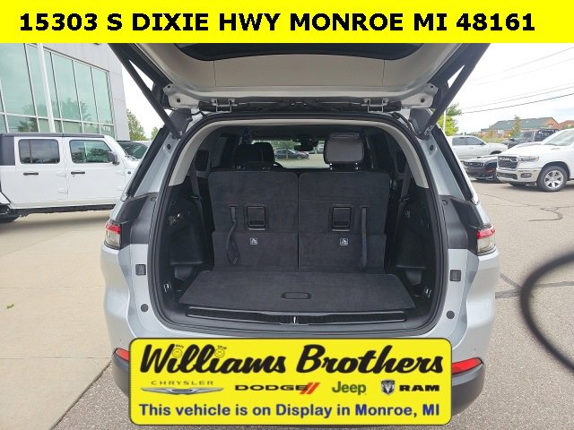 Used 2024 Jeep Grand Cherokee L Limited image 7