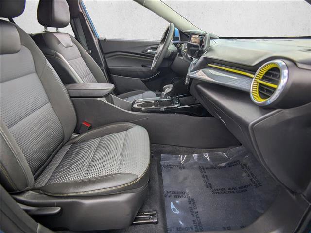 Used 2025 Chevrolet Trax LT FWD image 19