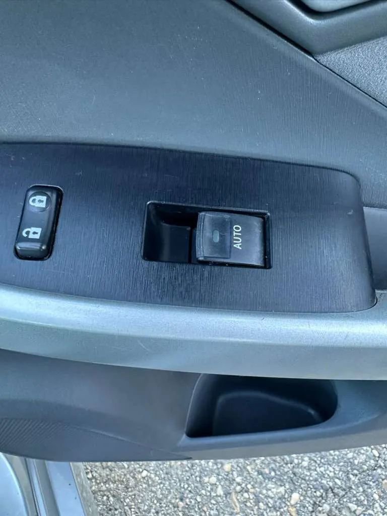 Used 2010 Toyota Prius Five image 38