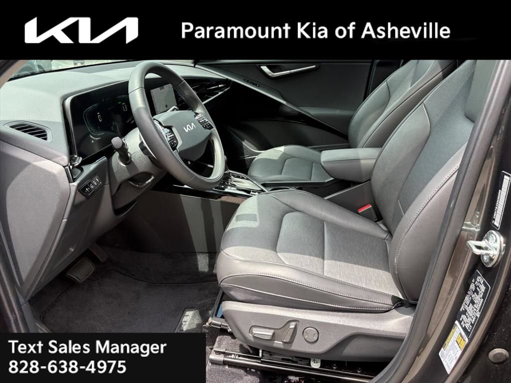 Certified 2025 Kia Niro FWD image 18