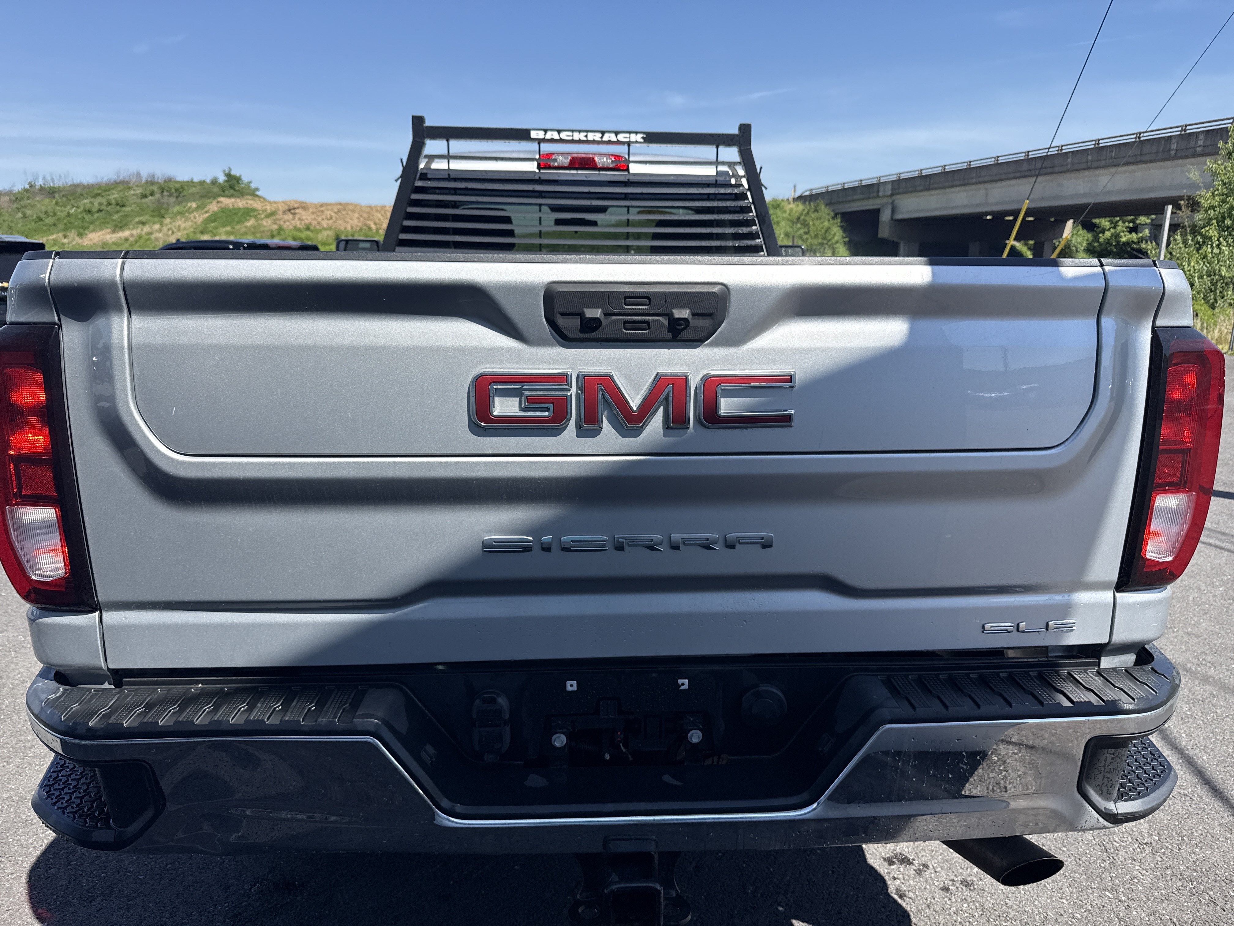 Used 2022 GMC Sierra 3500 SLE w/ SLE Convenience Package AWD/4WD image 4