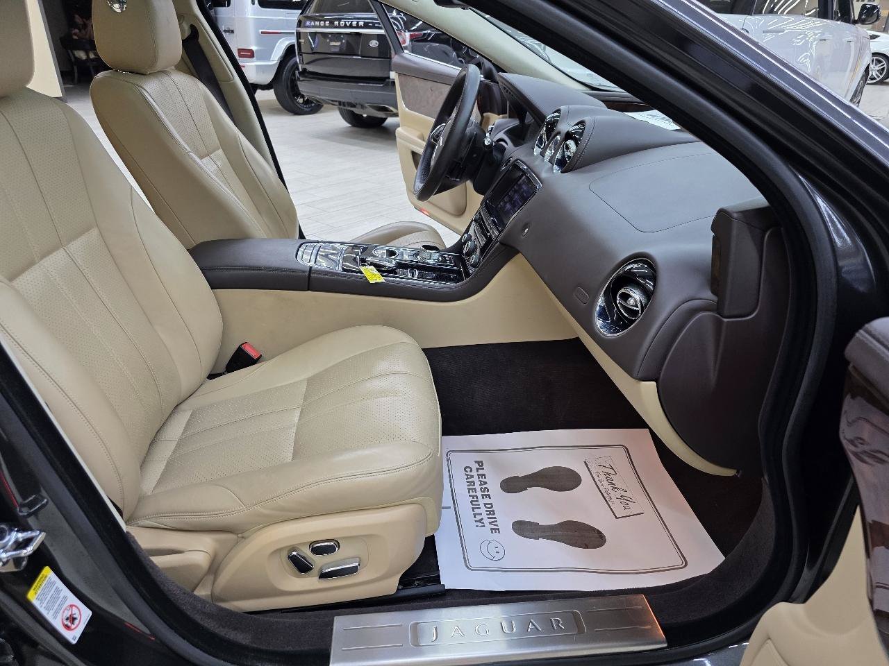 Used 2012 Jaguar XJ RWD image 21