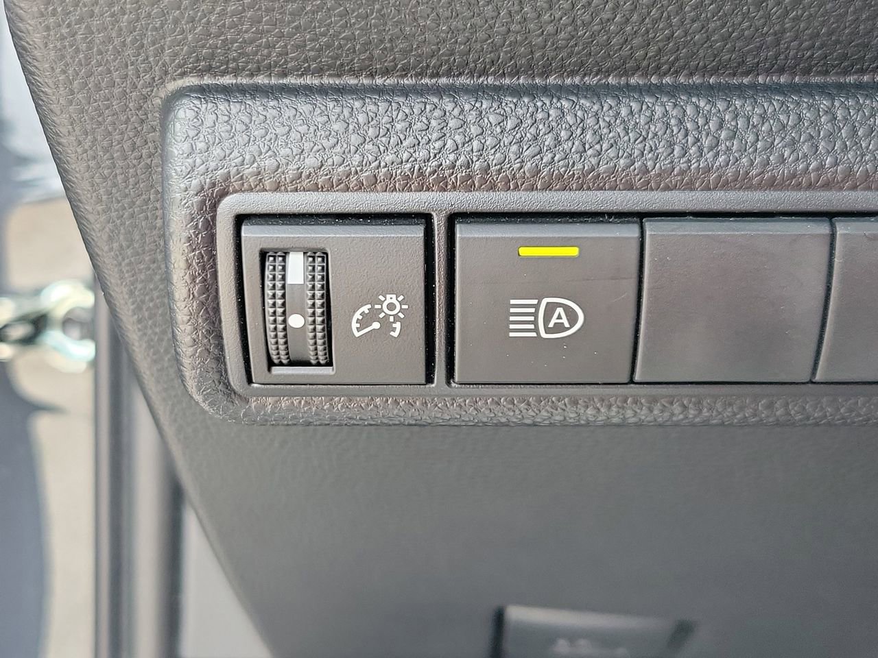 Used 2025 Toyota Corolla LE w/ Convenience Package image 30