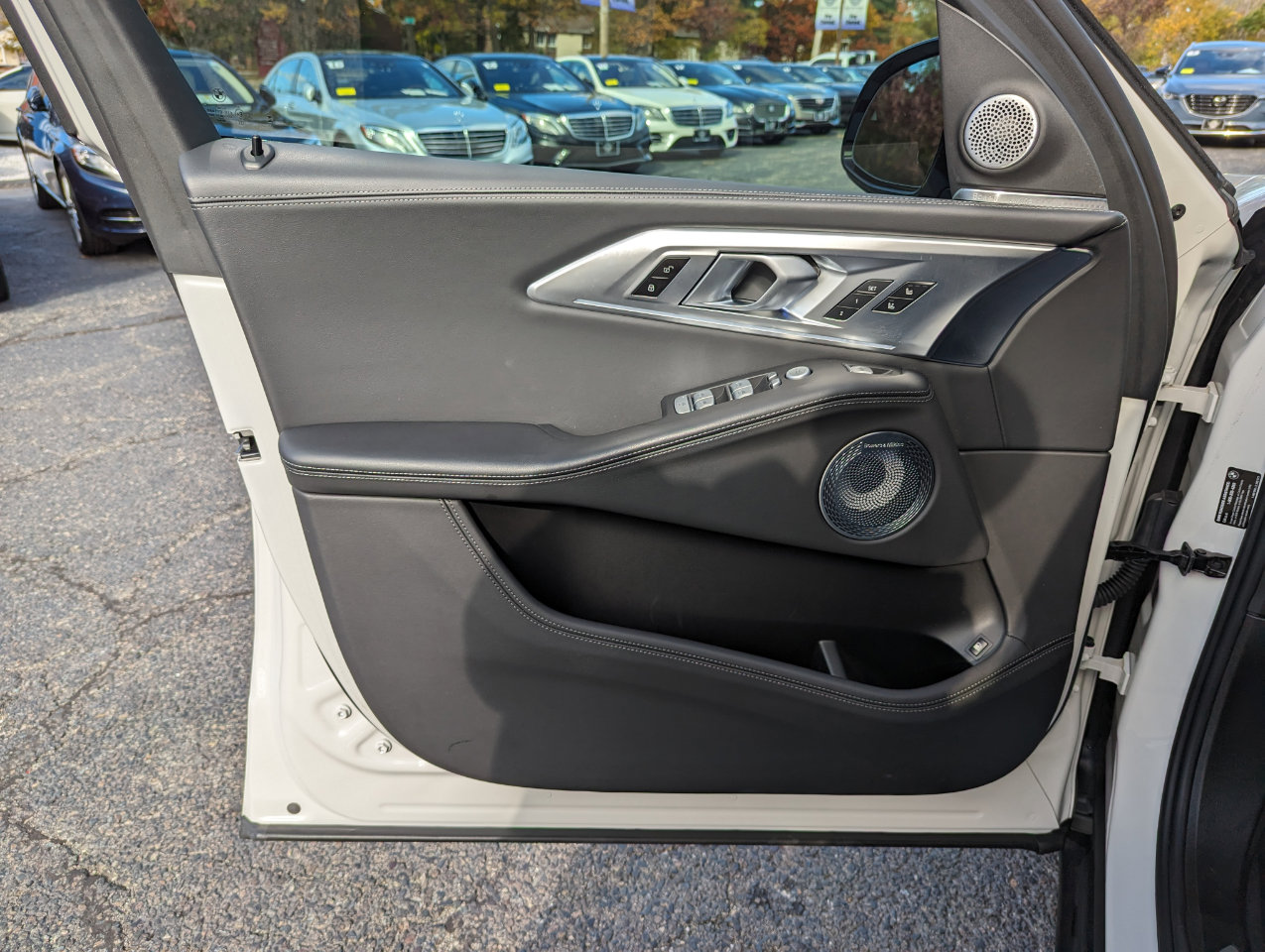 Used 2025 BMW XM Sports Activity Vehicle image 12