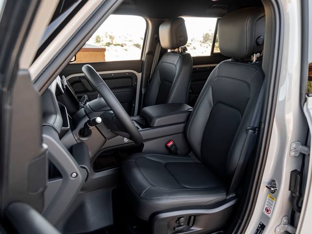 New 2026 Land Rover Defender 110 X-Dynamic SE AWD/4WD image 13
