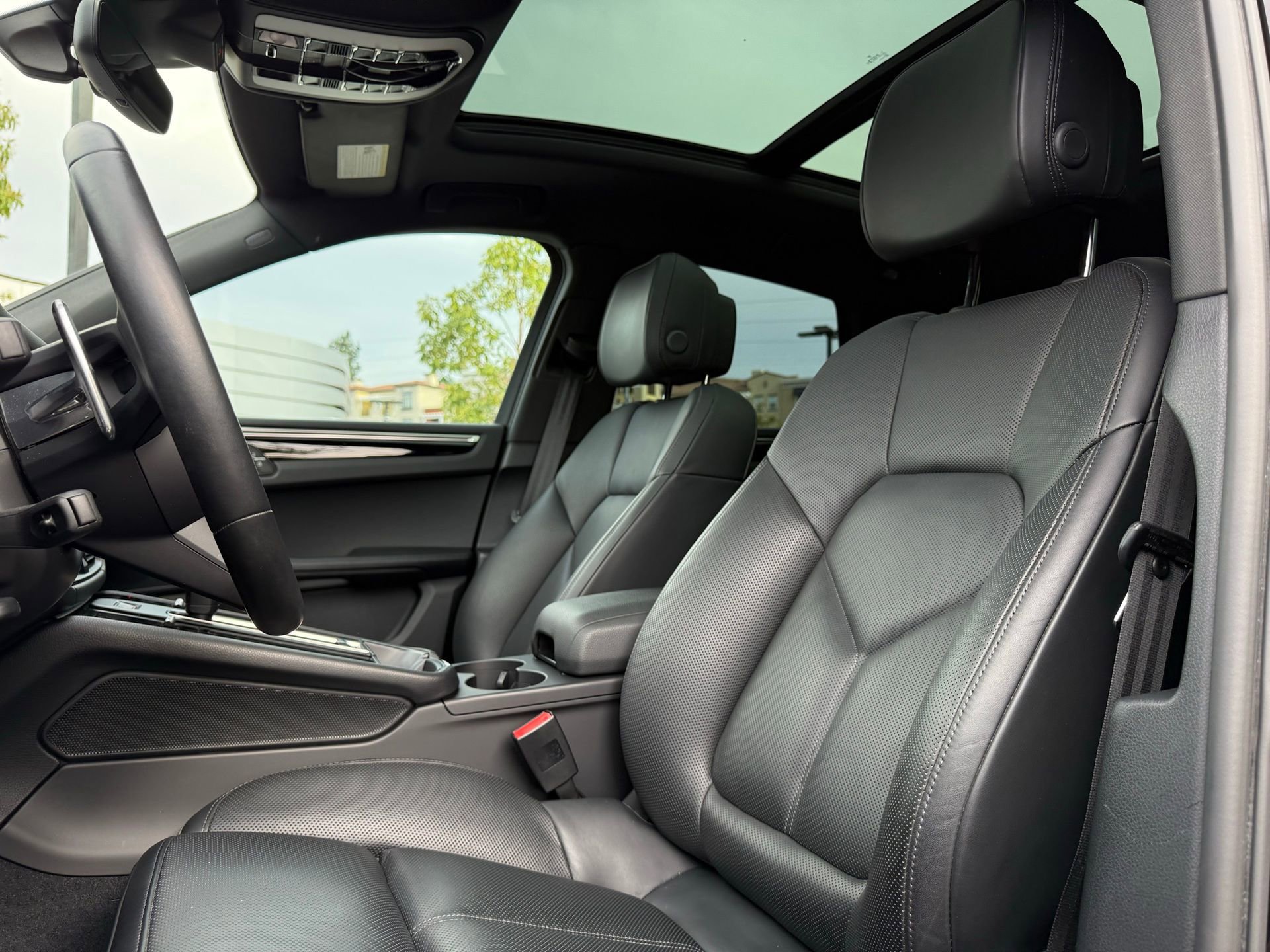 Certified 2024 Porsche Macan S image 5