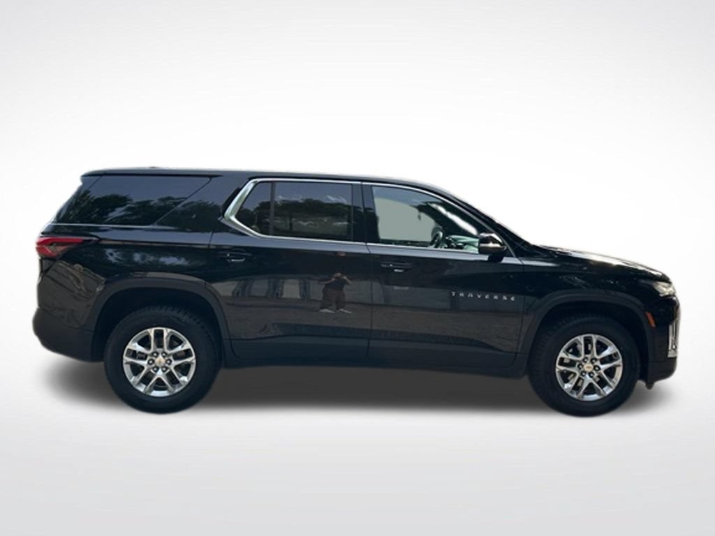 Used 2023 Chevrolet Traverse LS w/ Safety Package FWD image 7