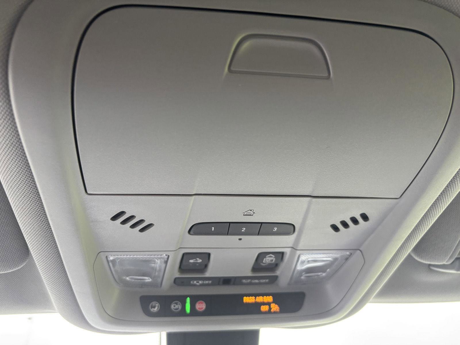 Certified 2024 GMC Terrain SLT w/ Infotainment Package II image 18