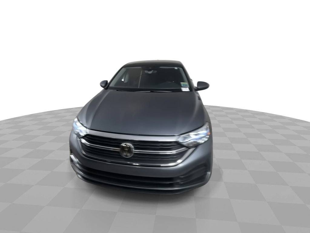 Used 2024 Volkswagen Jetta SE w/ Panoramic Sunroof Package FWD image 3