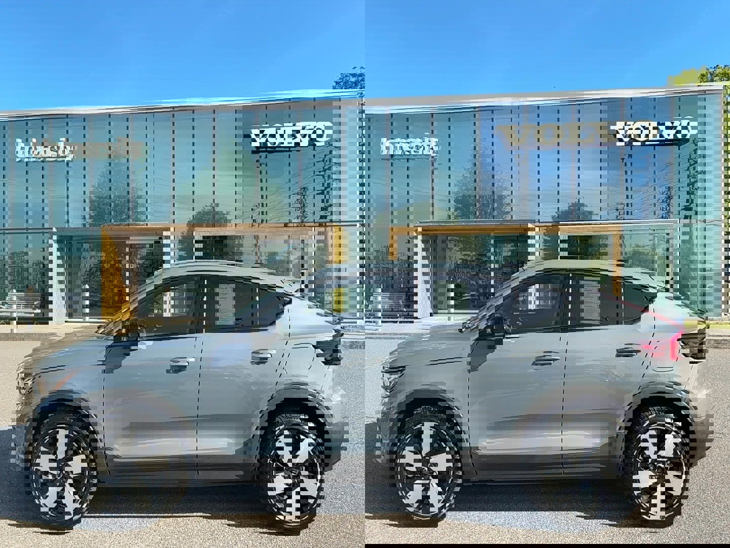 Certified 2023 Volvo C40 P8 Recharge Ultimate w/ Protection Package Premier image 1