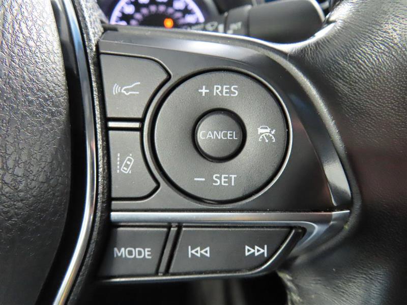 Used 2020 Toyota Camry XLE FWD image 21