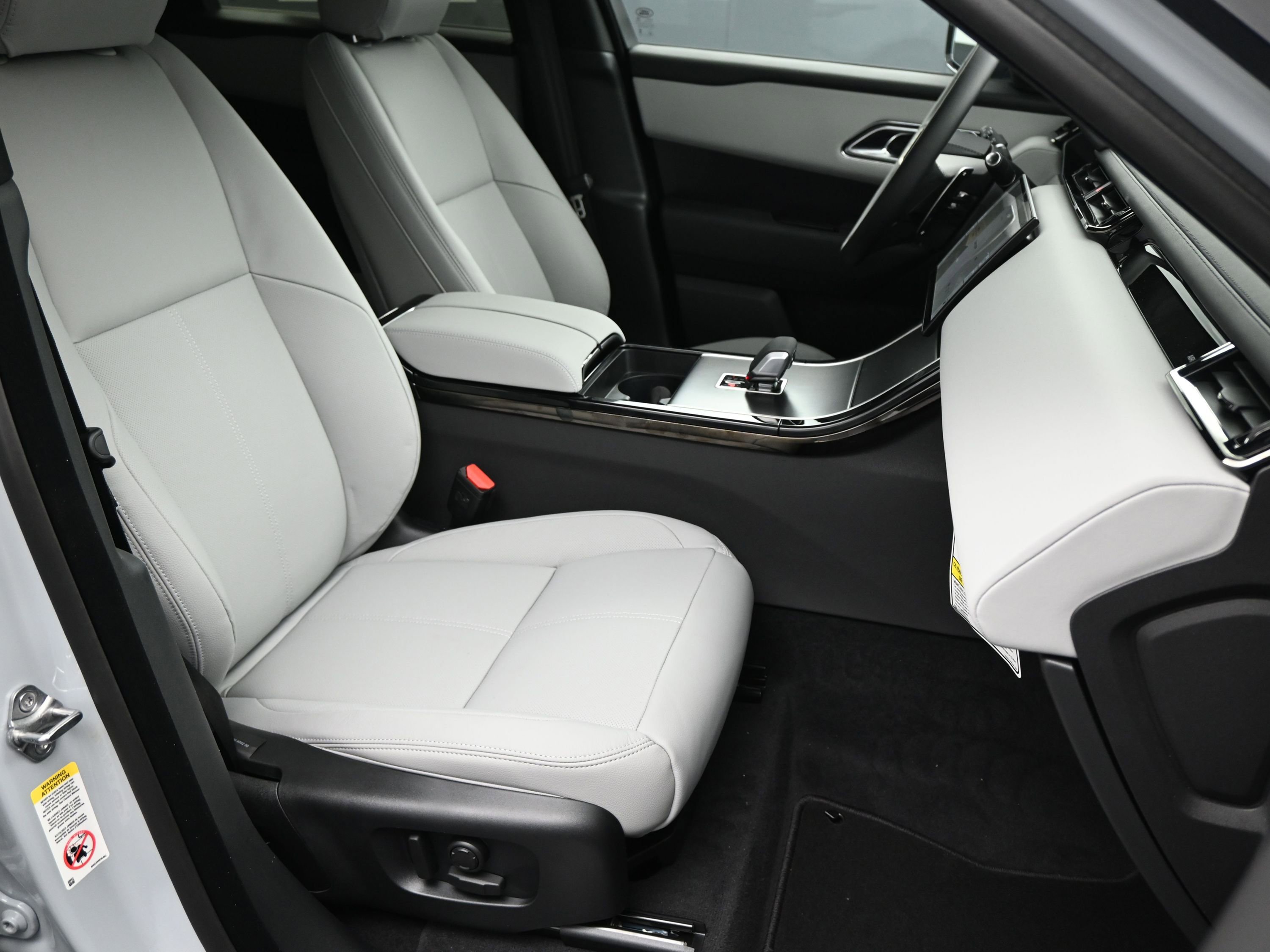 New 2026 Land Rover Range Rover Velar Dynamic SE image 10
