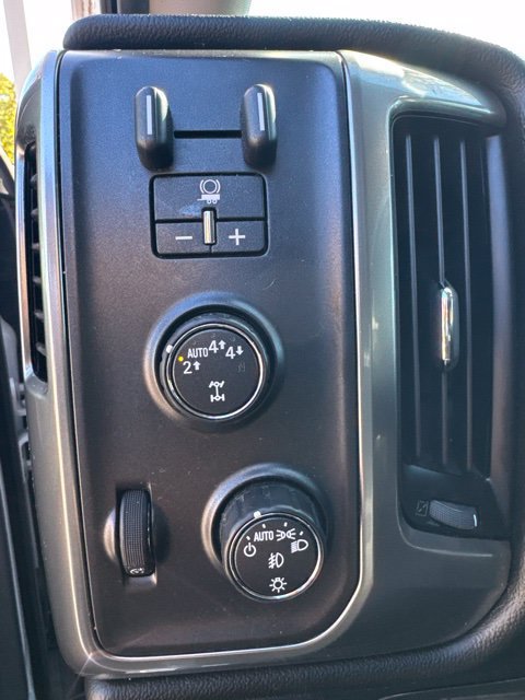 Used 2018 Chevrolet Silverado 1500 LT w/ All Star Edition AWD/4WD image 11