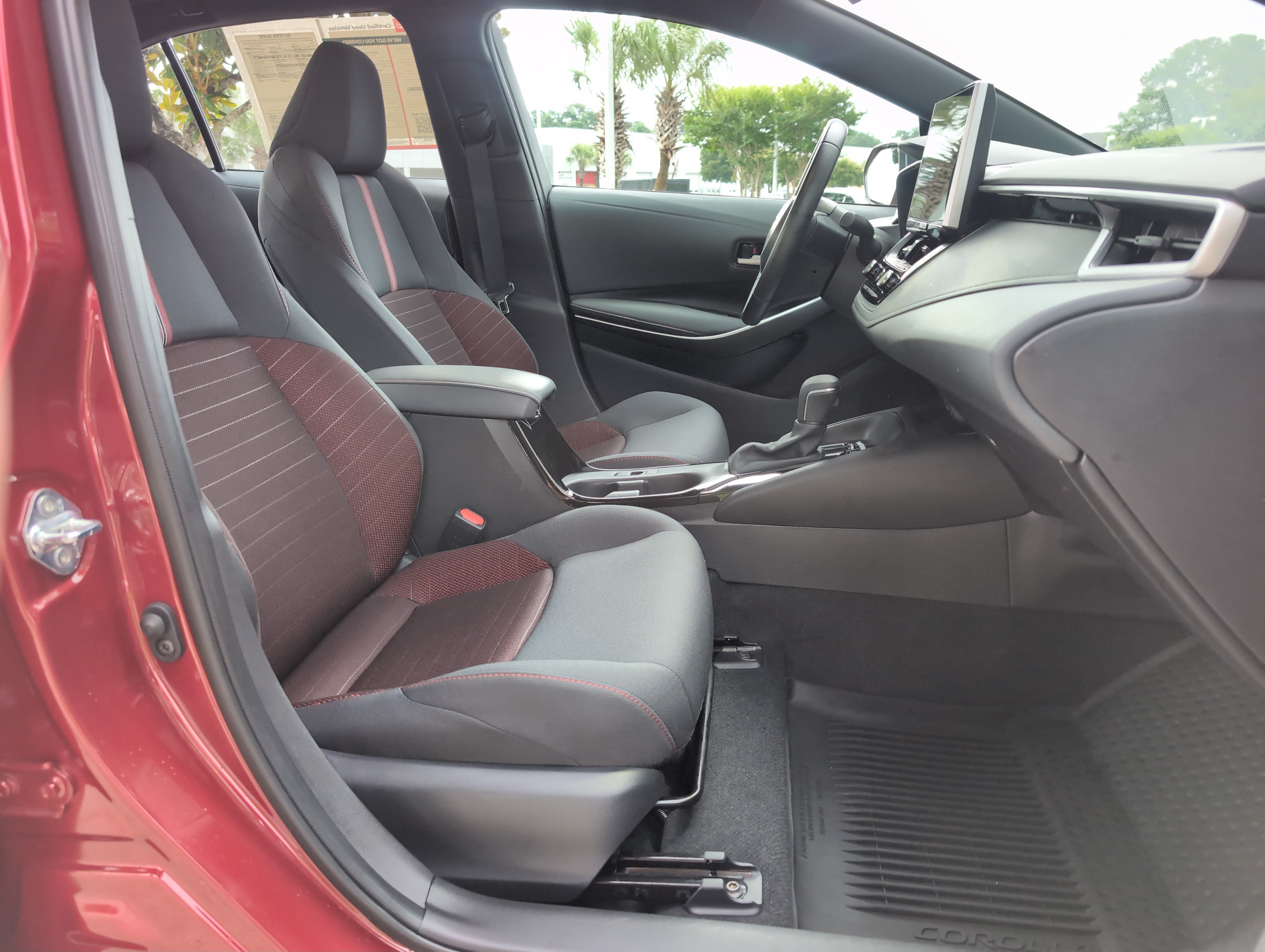 Certified 2025 Toyota Corolla SE w/ SE Premium Package FWD image 33