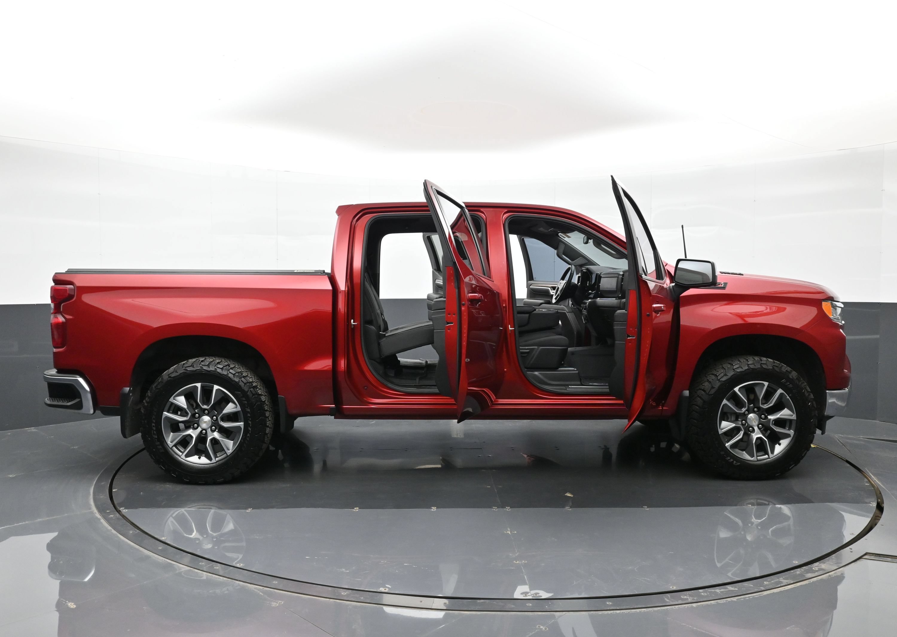 Used 2023 Chevrolet Silverado 1500 LT AWD/4WD image 46