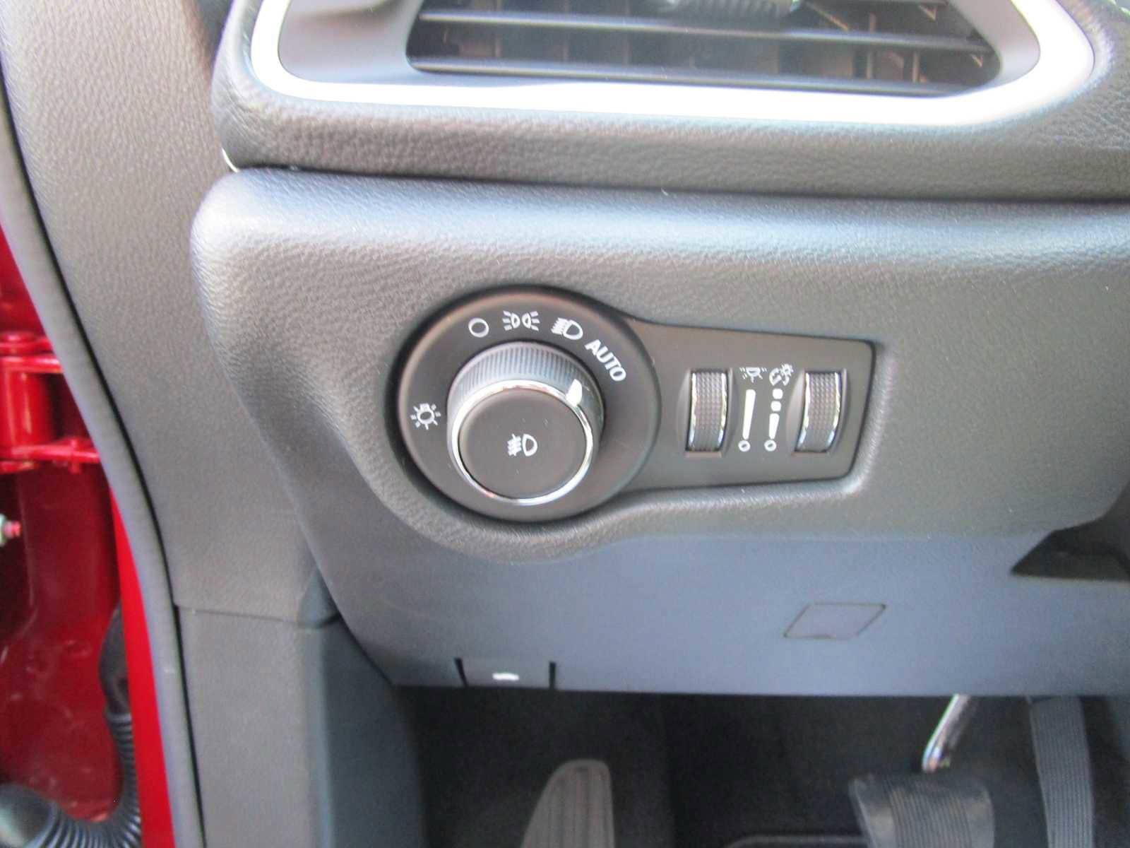 New 2026 Chrysler Pacifica Select FWD image 19