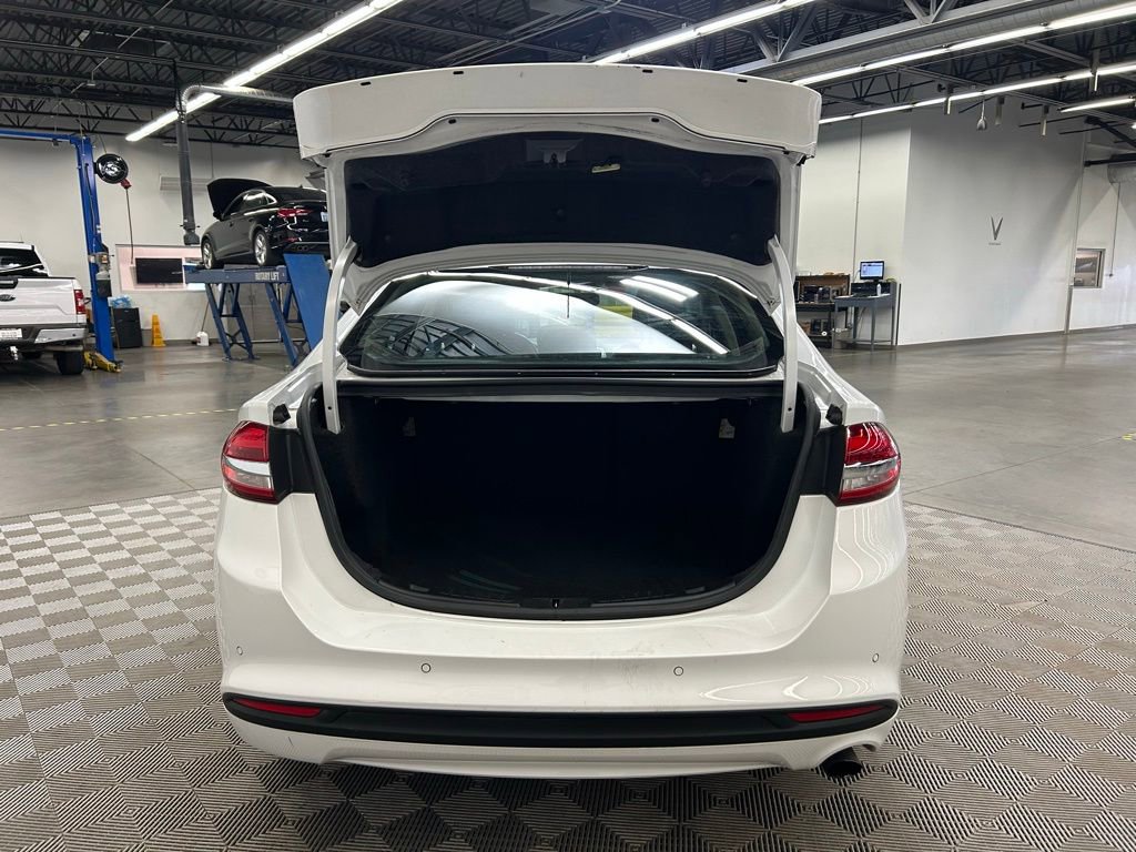 Used 2018 Ford Fusion SE w/ Fusion SE Technology Package image 9