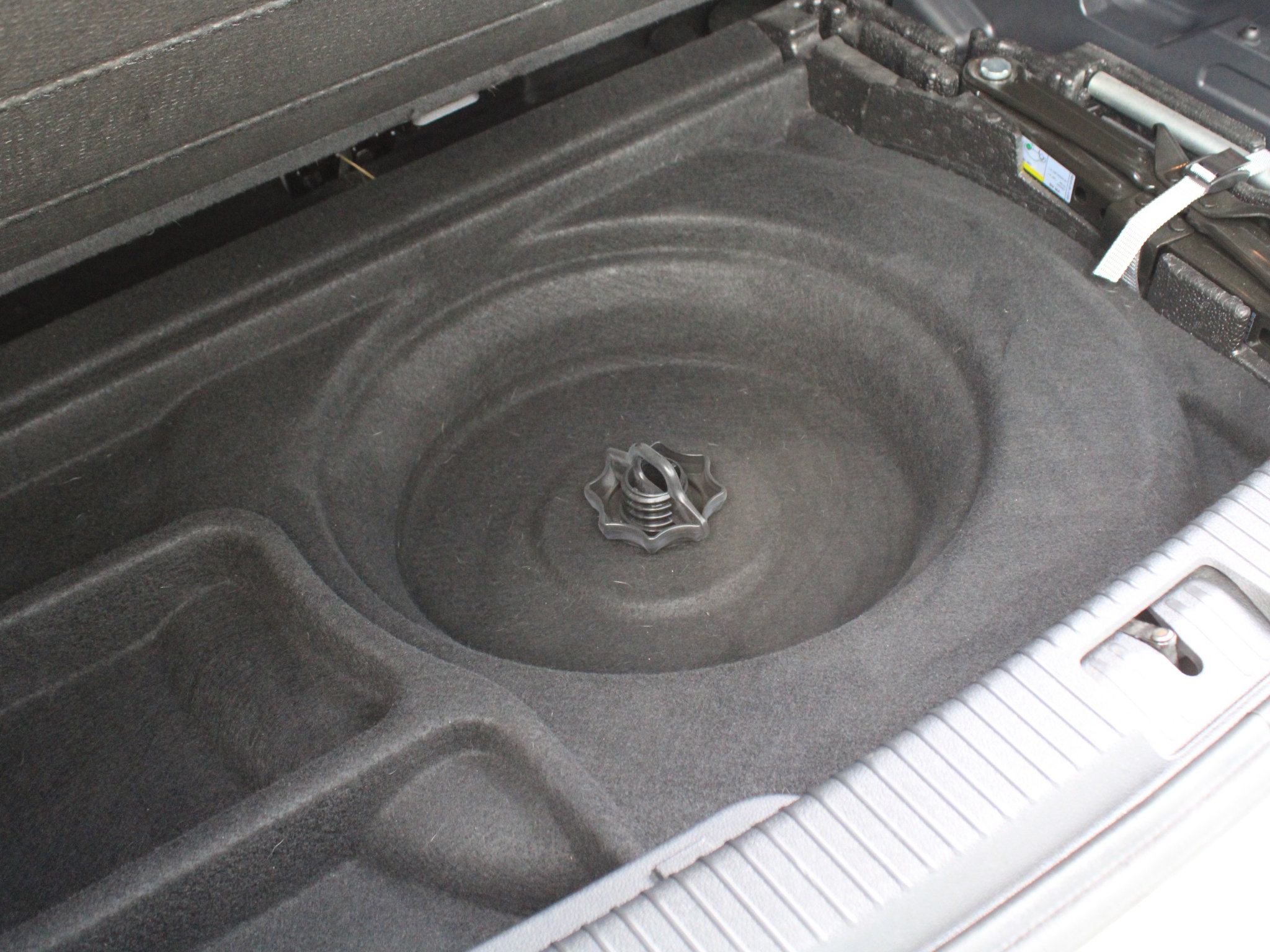 Used 2023 Volkswagen Atlas SEL AWD/4WD image 35