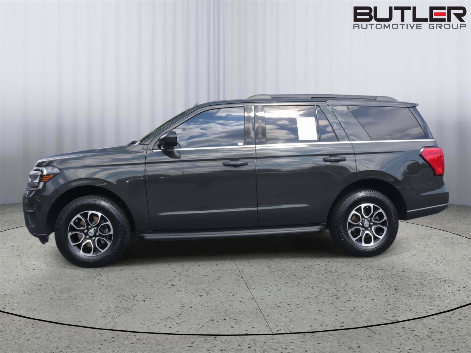 Used 2022 Ford Expedition XLT AWD/4WD image 3