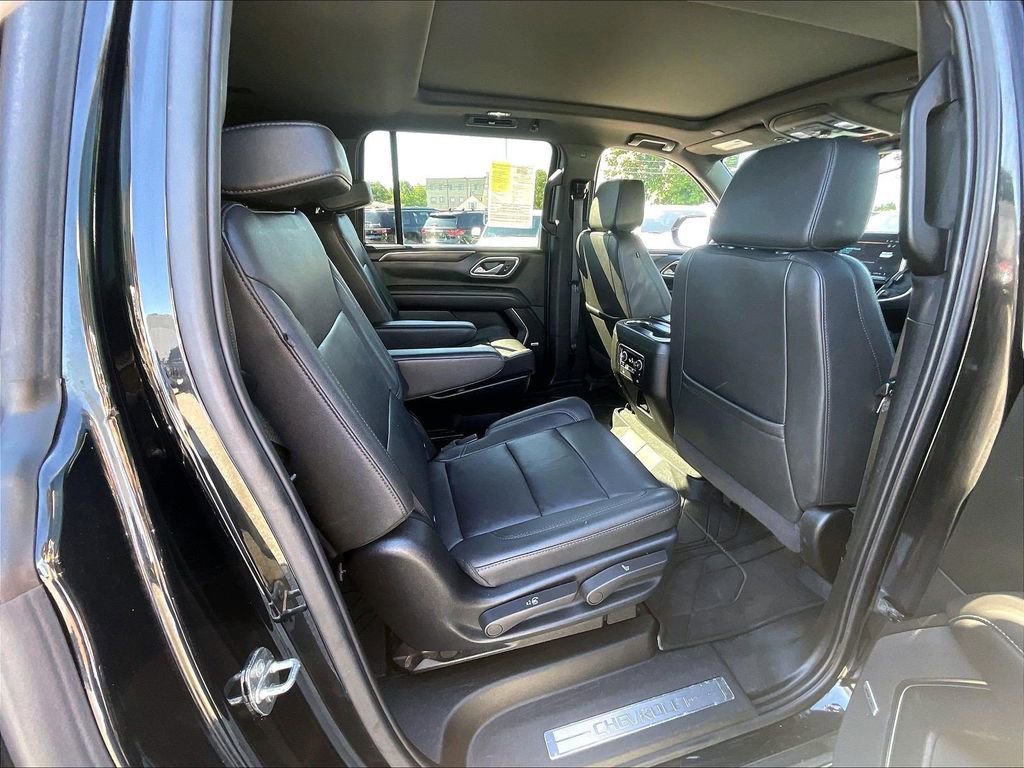 Used 2024 Chevrolet Suburban LT w/ LT Signature Package AWD/4WD image 16