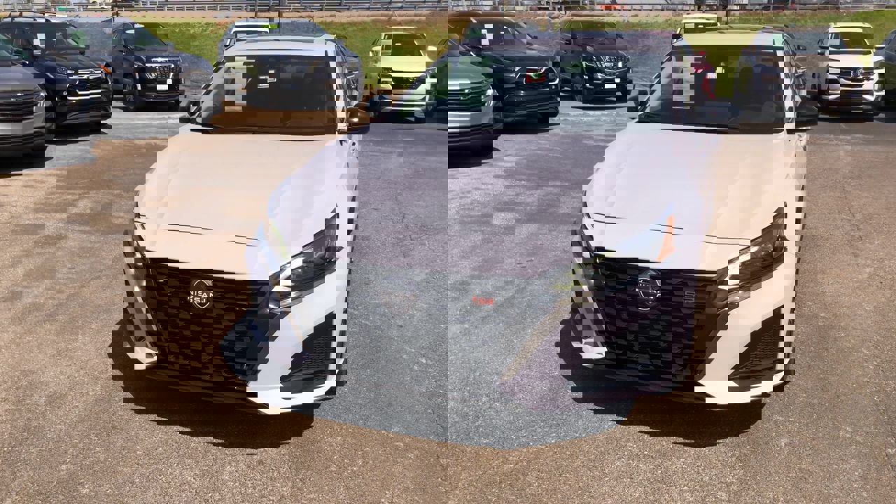 Used 2025 Nissan Altima 2.5 SR w/ SR Premium Package image 2