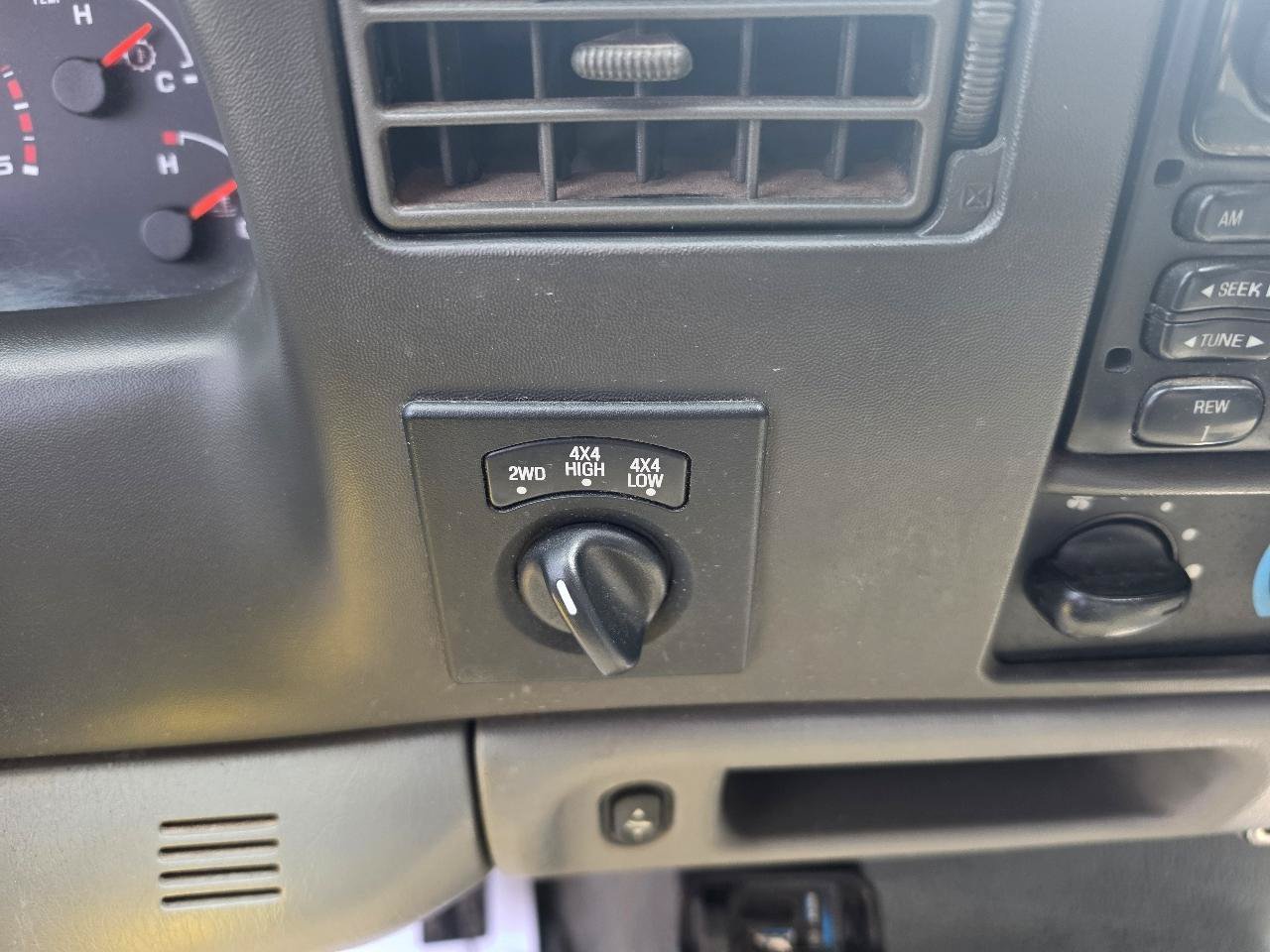 Used 2003 Ford F250 XLT AWD/4WD image 14