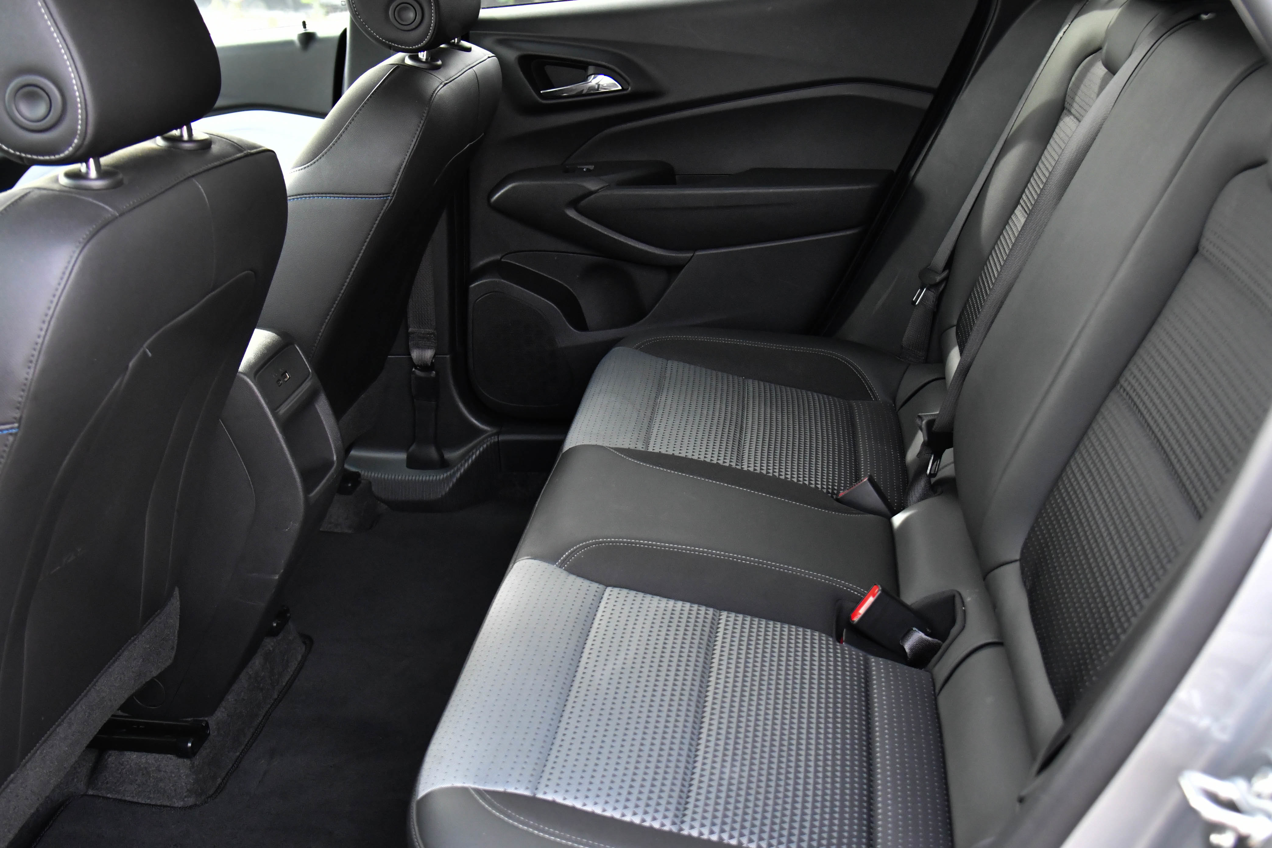 Used 2025 Chevrolet Trax LT w/ LT Convenience Package image 36