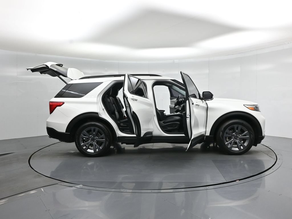 Certified 2023 Ford Explorer XLT w/ Equipment Group 202A RWD image 5