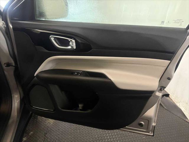 Certified 2022 Jeep Compass Limited image 28