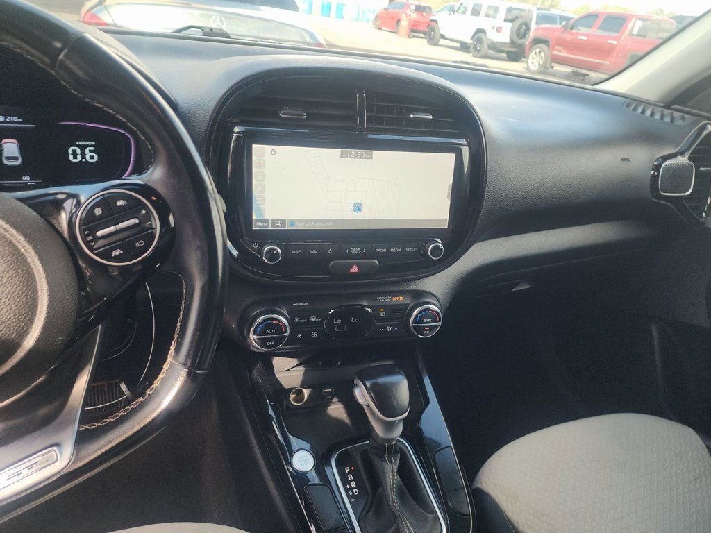Used 2023 Kia Soul GT-Line image 11